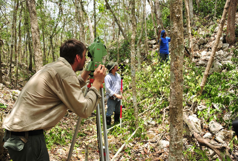 Illustration for article titled Descubren la ciudad Maya perdida de Chactún en una selva de México